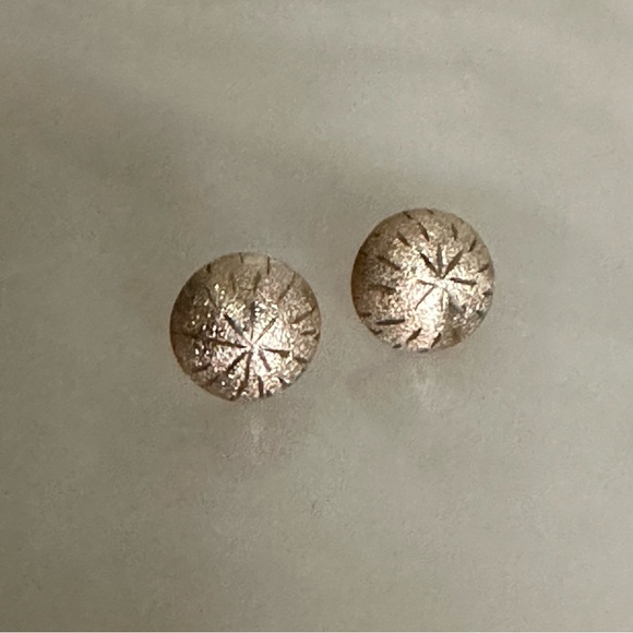 14k Solid Brushed Gold Sand Dollar Stud Earrings - Picture 8 of 16